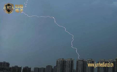 湖北各地雨势增大 局地伴有弱雷电